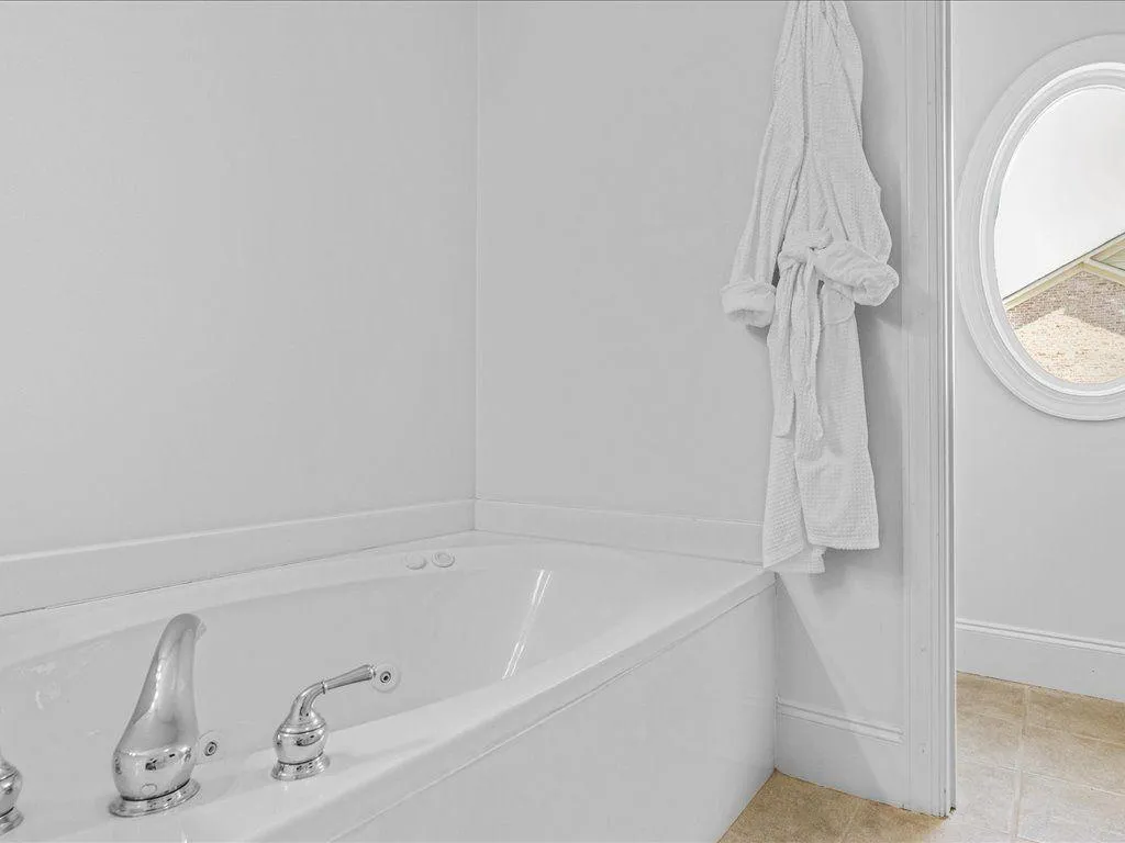 Roswell, Georgia 30076, United States, 4 Bedrooms Bedrooms, ,4 BathroomsBathrooms,Residential,Active,223472