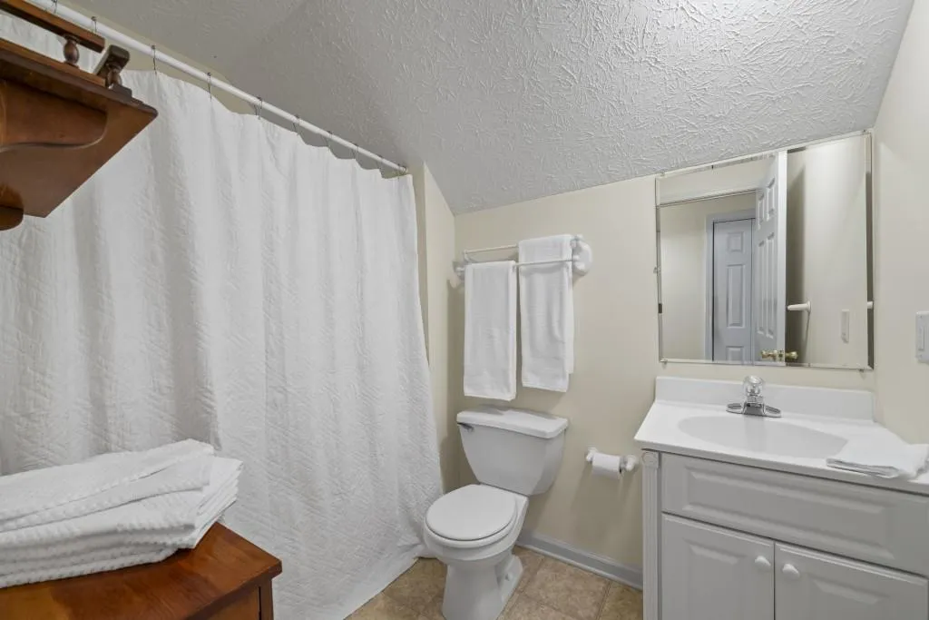 Martin, Georgia 30557, United States, 4 Bedrooms Bedrooms, ,4 BathroomsBathrooms,Residential,Pending,176310