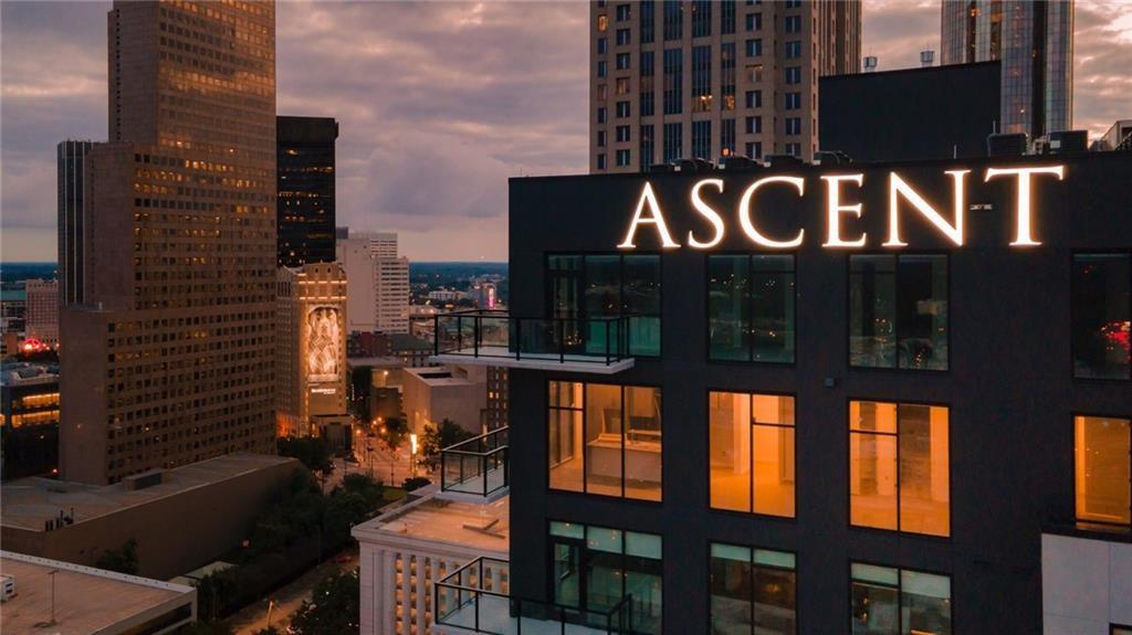 161 Peachtree Center Avenue NE 1x1