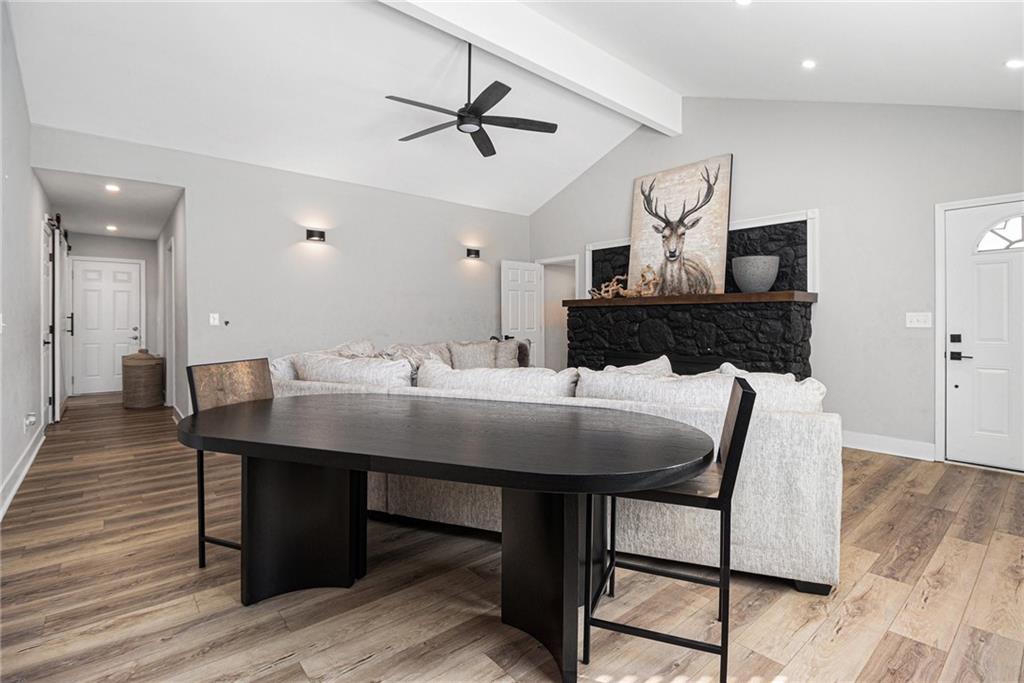 3795 King Edward Trail