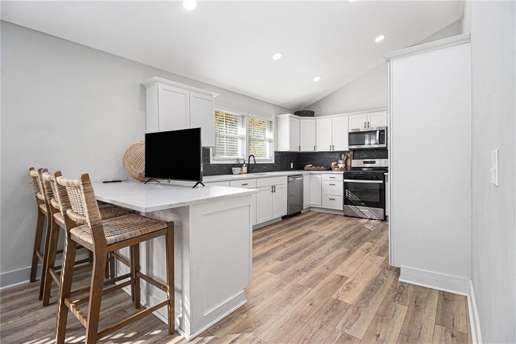 3795 King Edward Trail