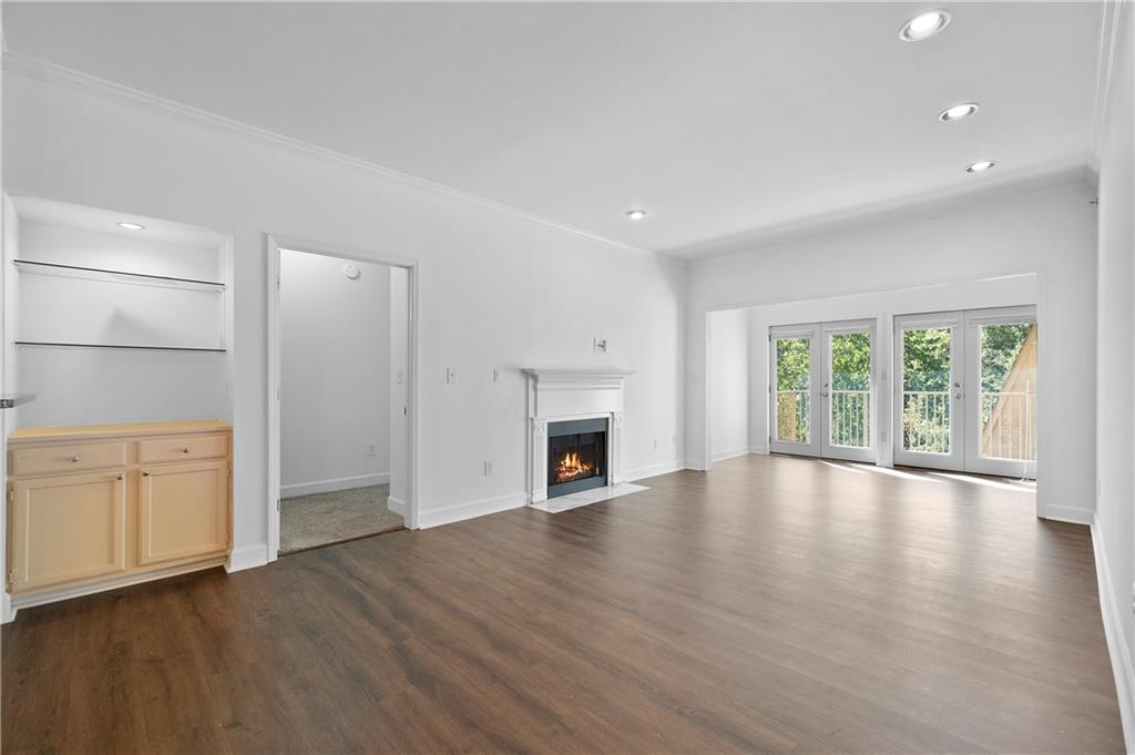 Le Chateau - Residential