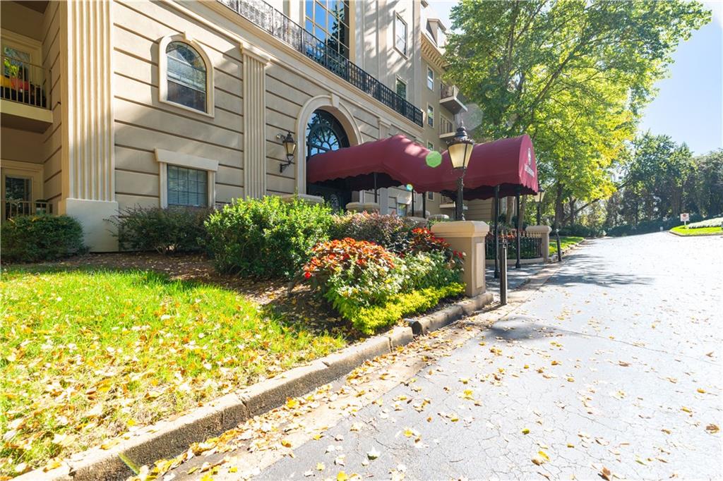Le Chateau - Residential