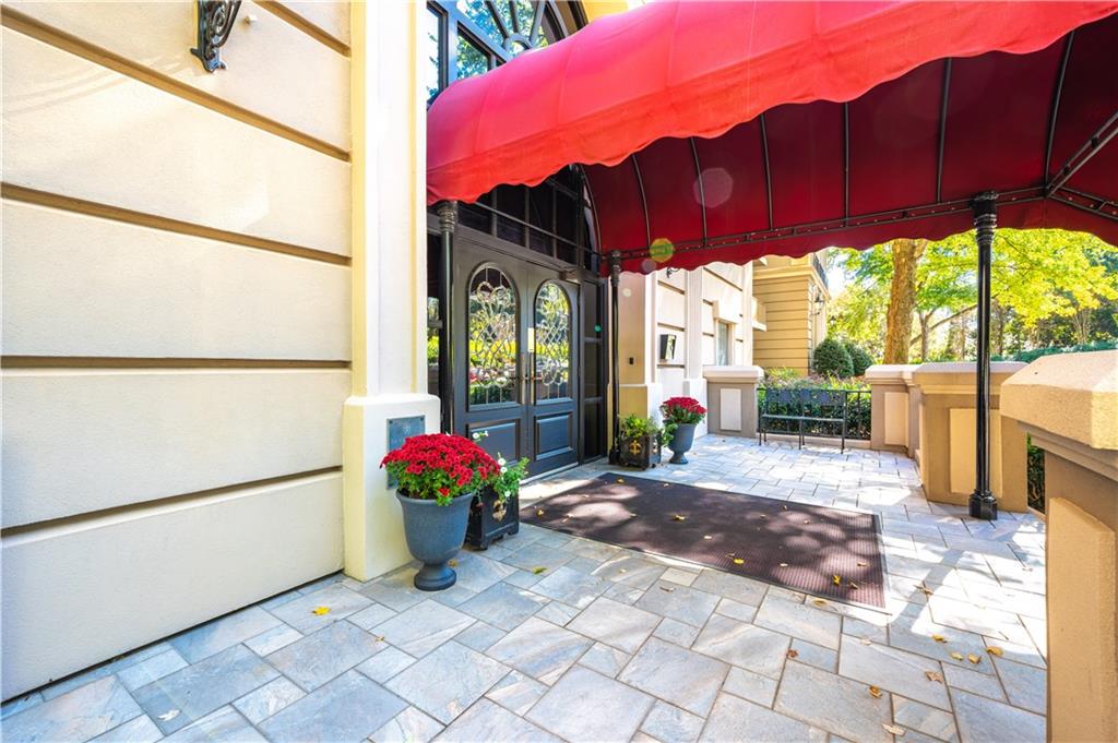 Le Chateau - Residential