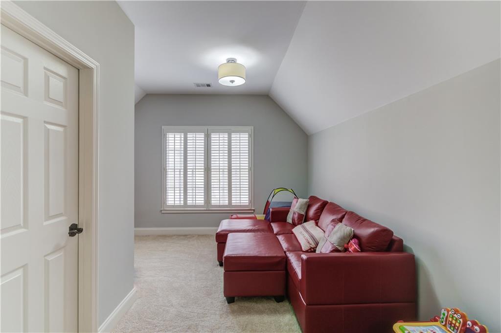 WHITE COLUMNS - Residential