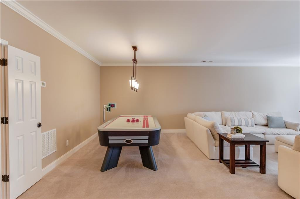 WHITE COLUMNS - Residential