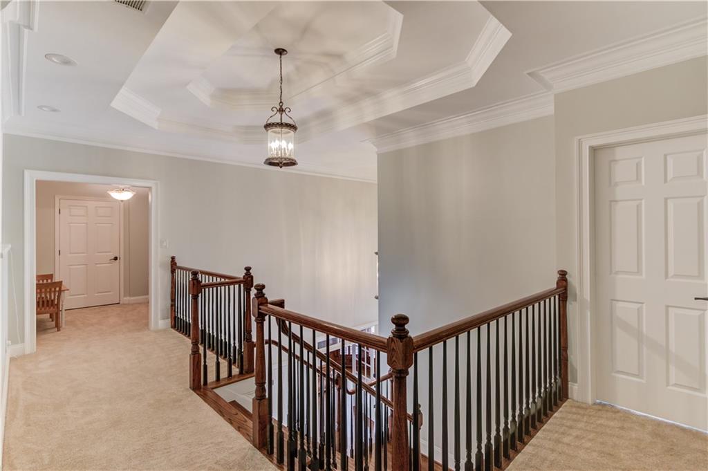 WHITE COLUMNS - Residential