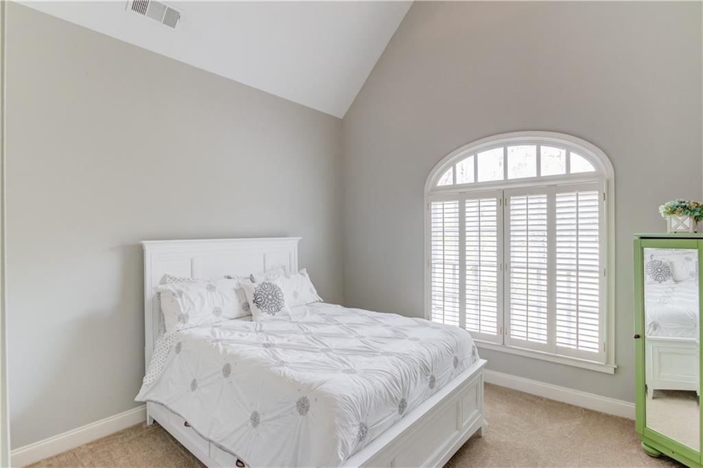 WHITE COLUMNS - Residential
