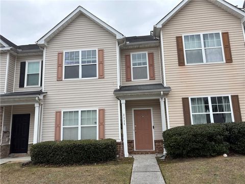 Homes For Sale - 2325 Bigwood Trail<br/> Atlanta, GA 30349