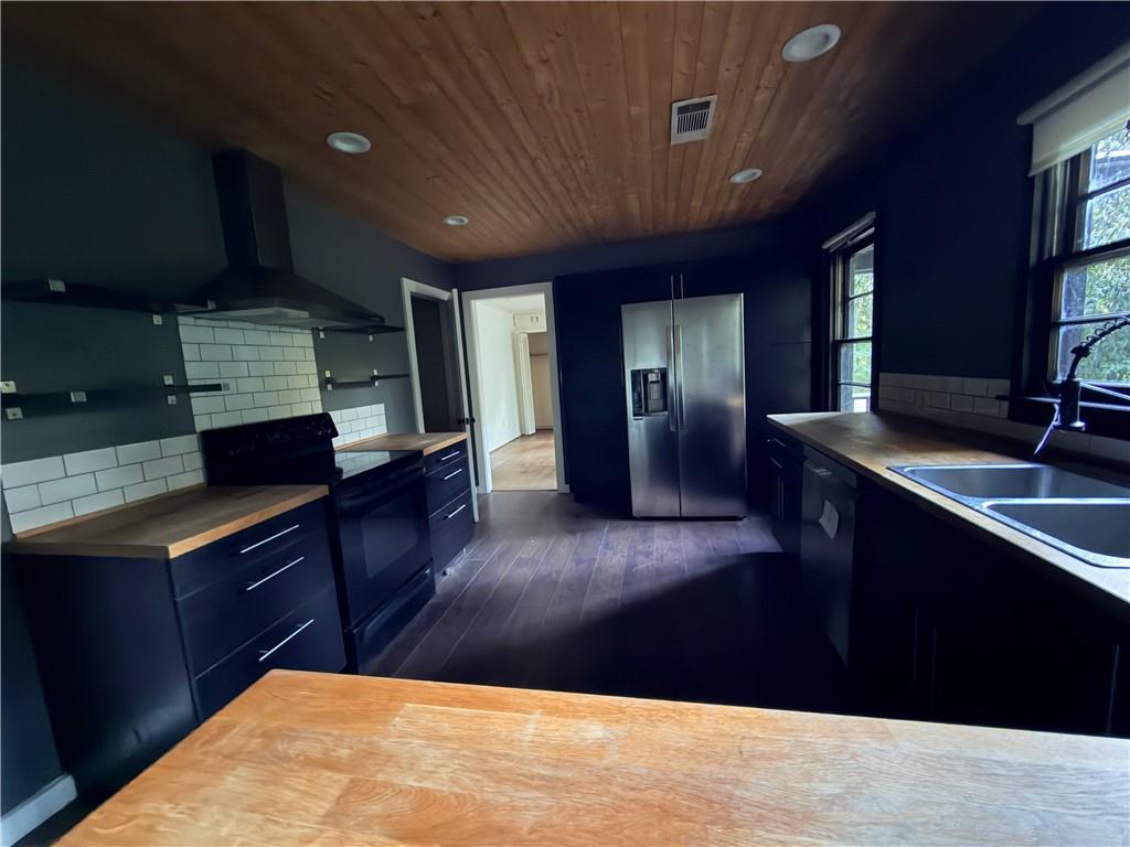 3175 Wallace Lake Road