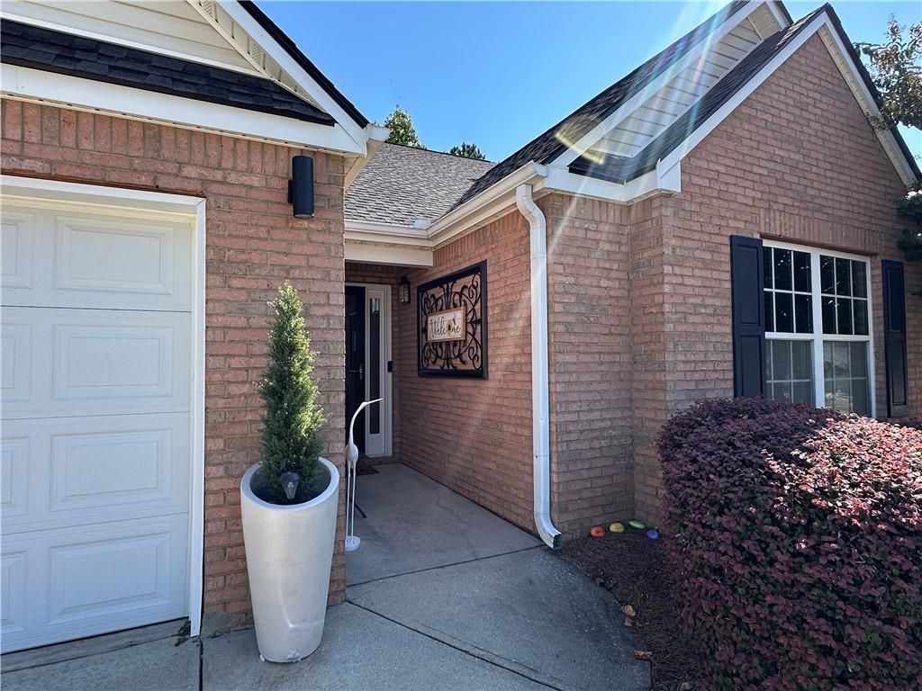 Photo of 954 Village View Circle, Loganville, GA 30052 (MLS # 7728471)