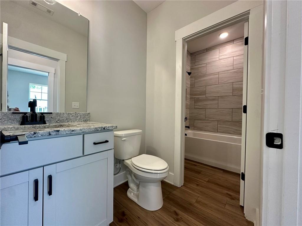 7037 Manchester Drive, Flowery Branch, Georgia image 2