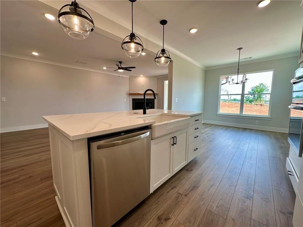 7037 Manchester Drive, Flowery Branch, Georgia image 12