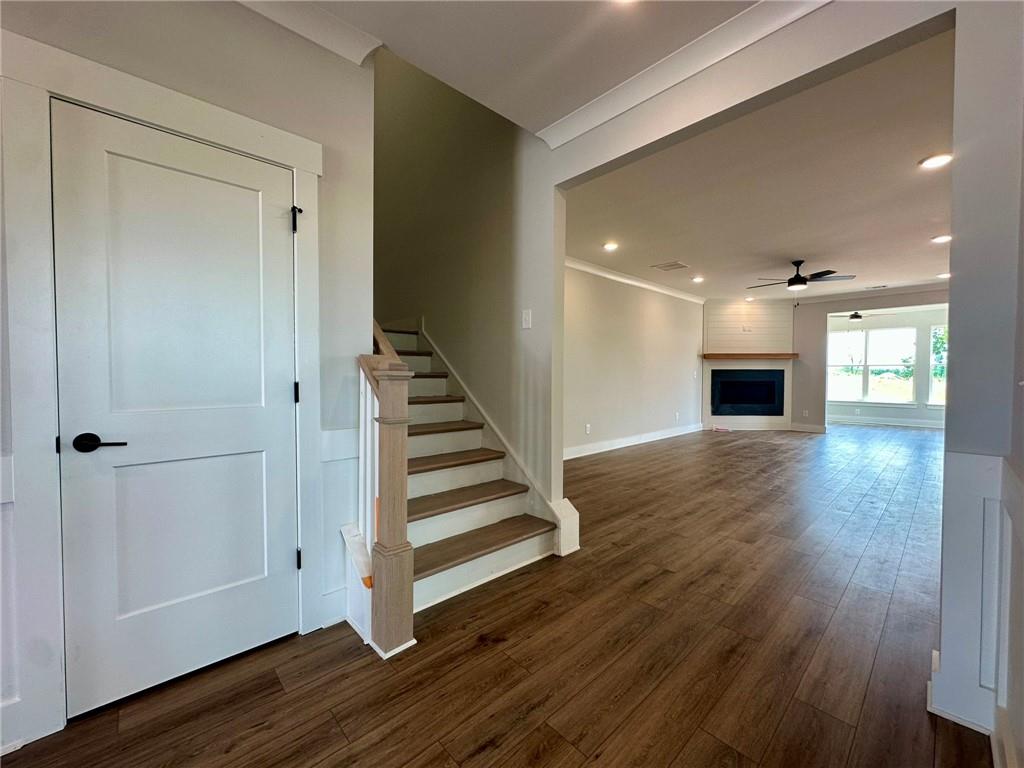7037 Manchester Drive, Flowery Branch, Georgia image 5