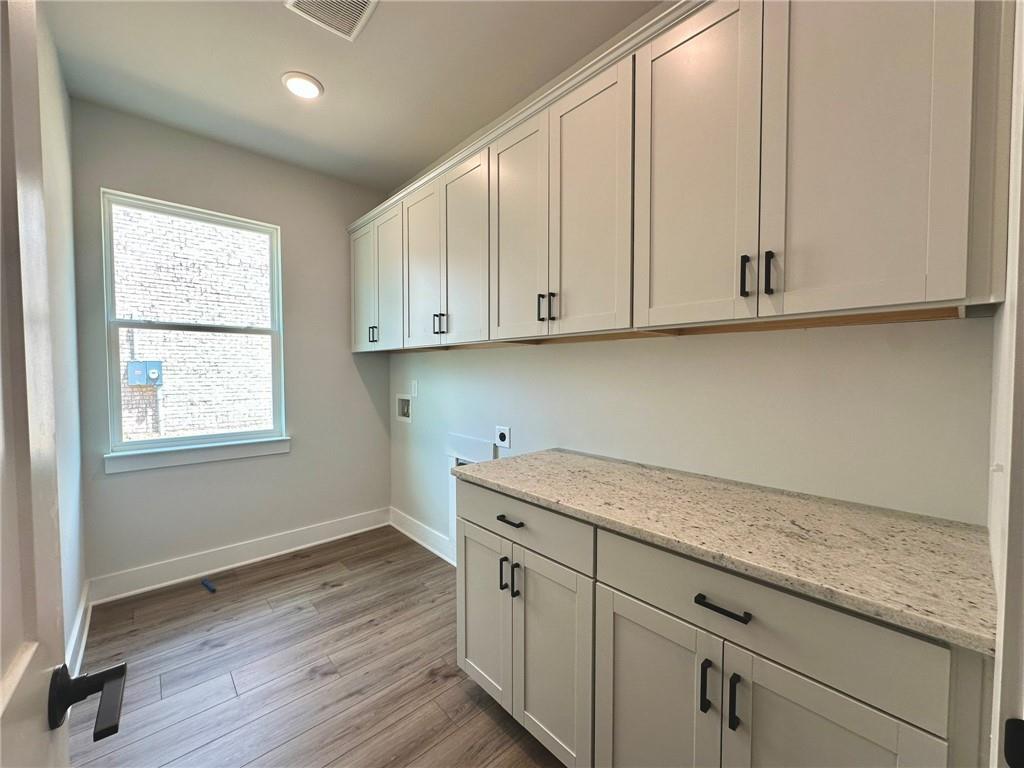 7037 Manchester Drive, Flowery Branch, Georgia image 3