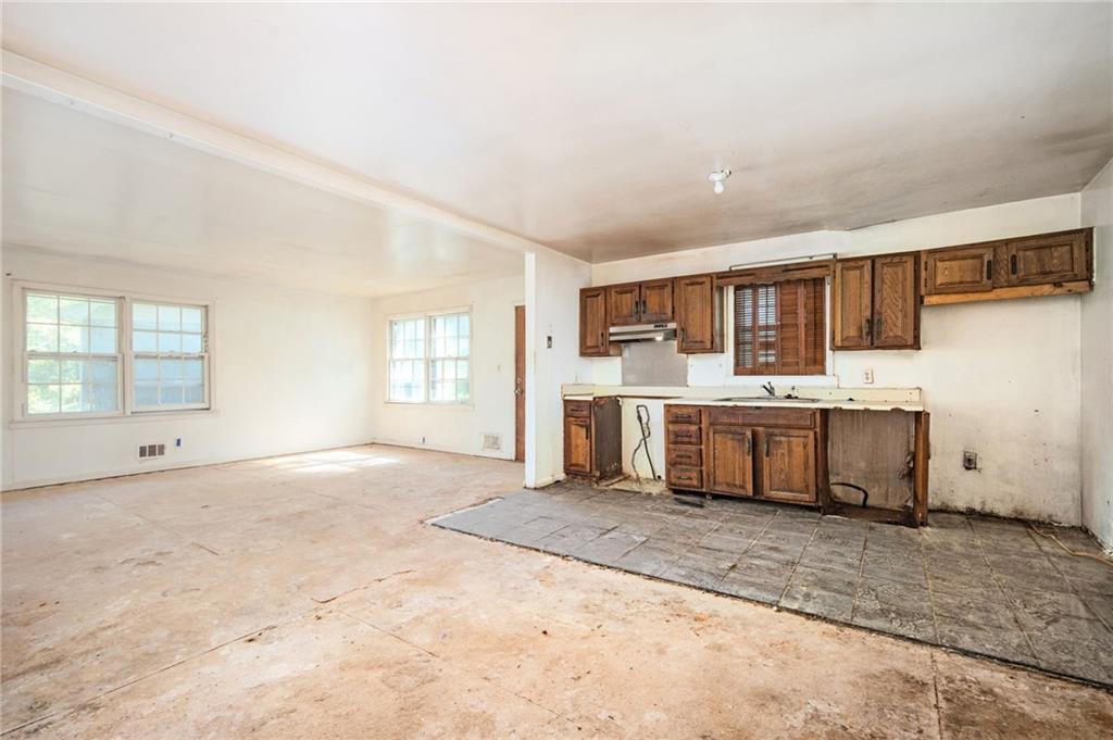 270 Bromack Drive SE