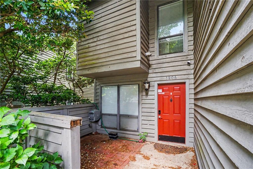 1006 Creatwood Circle SE