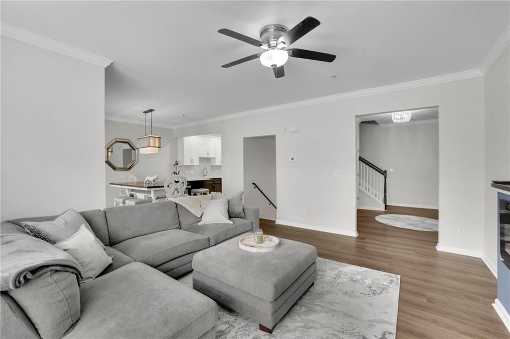 5105 WOODLAND Lane
