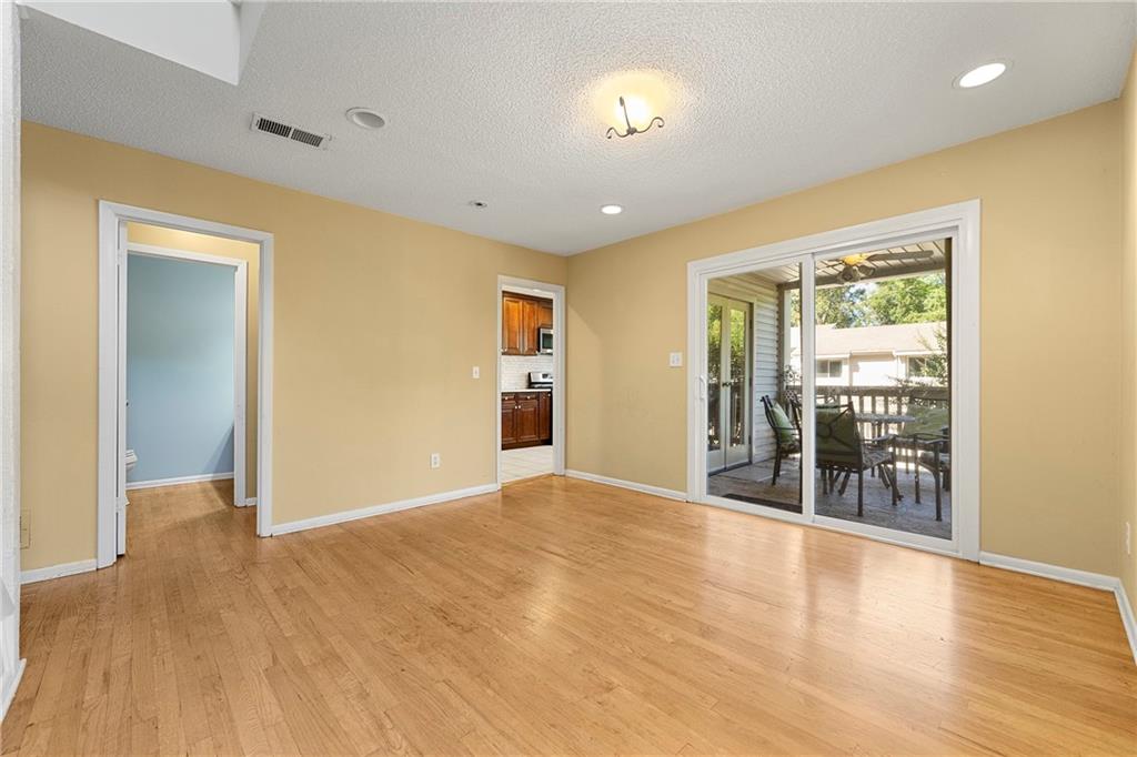 PINECREST 1 - Residential