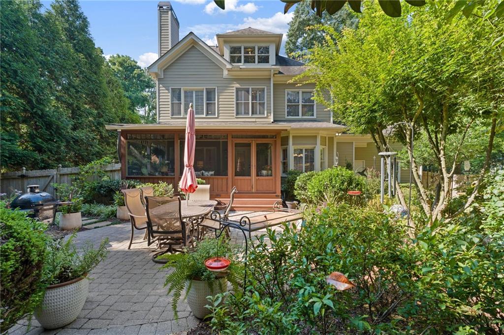536 Peachtree Oak Drive