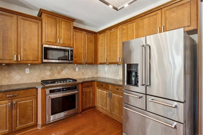 Lakefield Manor - Residential