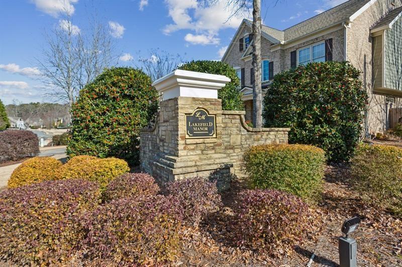 Lakefield Manor - Residential