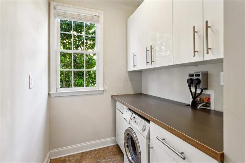 Lakefield Manor - Residential