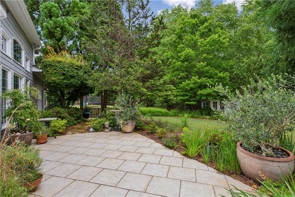 Lakefield Manor - Residential
