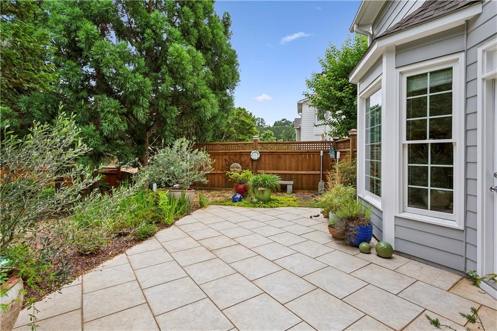 Lakefield Manor - Residential