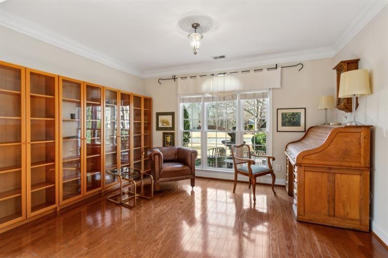 Lakefield Manor - Residential