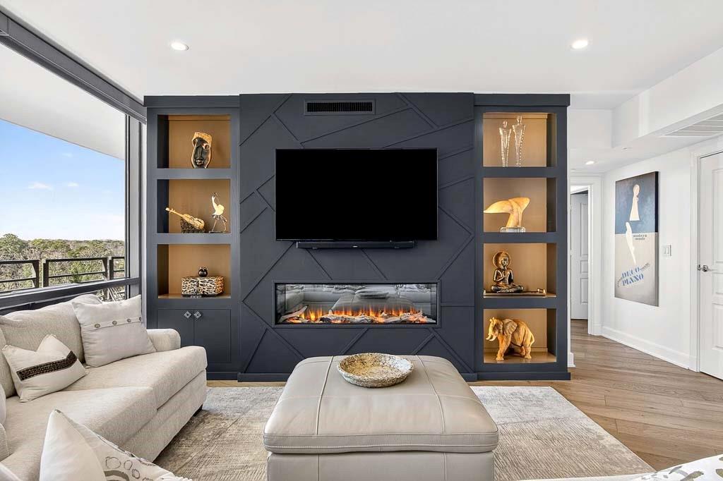 700 Park Regency Place NE 1106