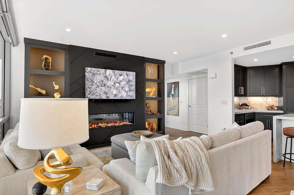 700 Park Regency Place NE 1106