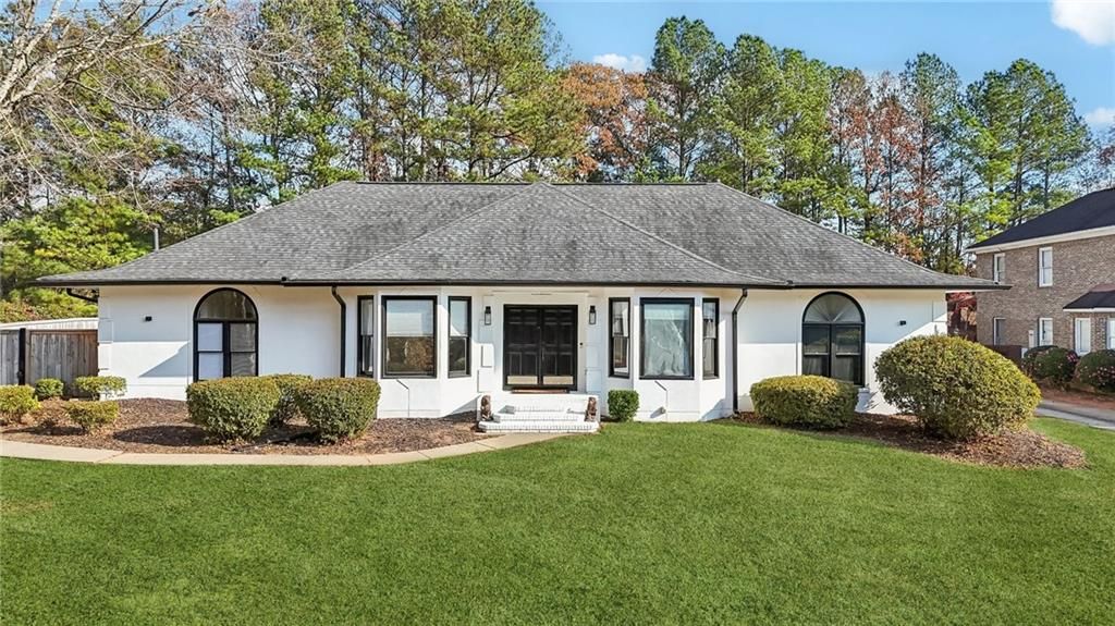 Photo of 4985 Cascade Overlook SW, Atlanta, GA 30331 (MLS # 7685623)