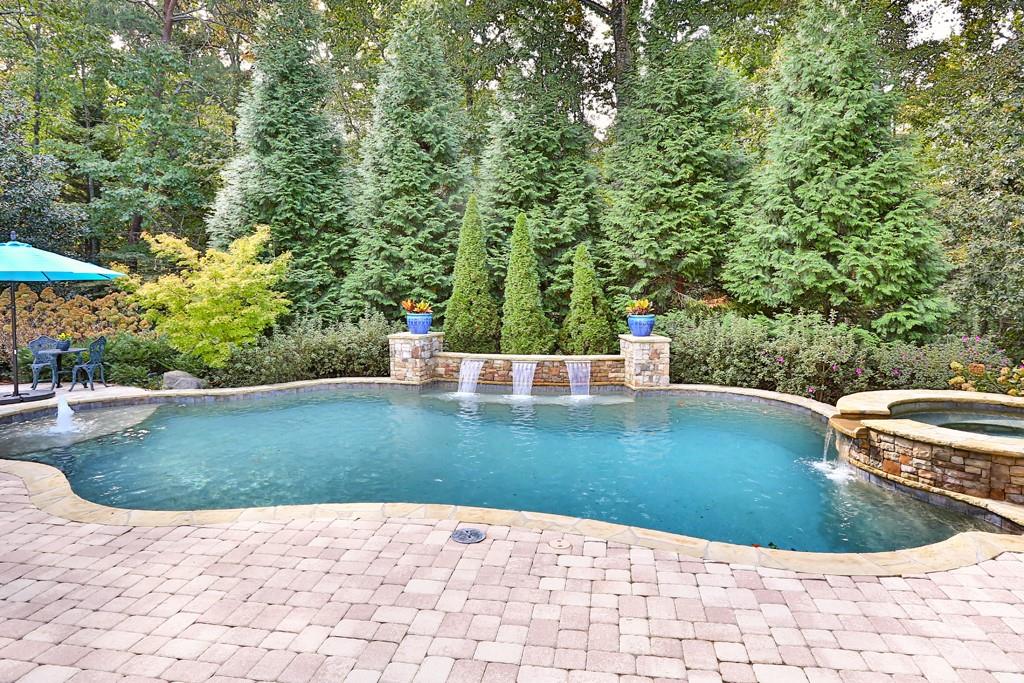 10225 Worthington Manor