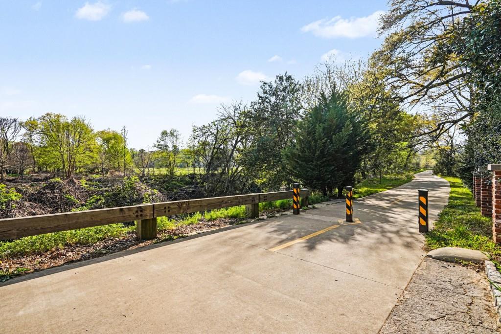 21 Peachtree Memorial Drive NW 8