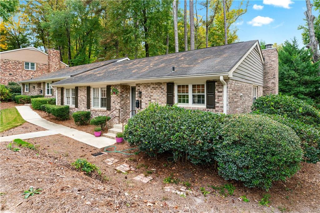2404 Northlake Court