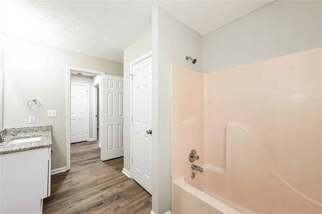 FOUR OAKS - Residential