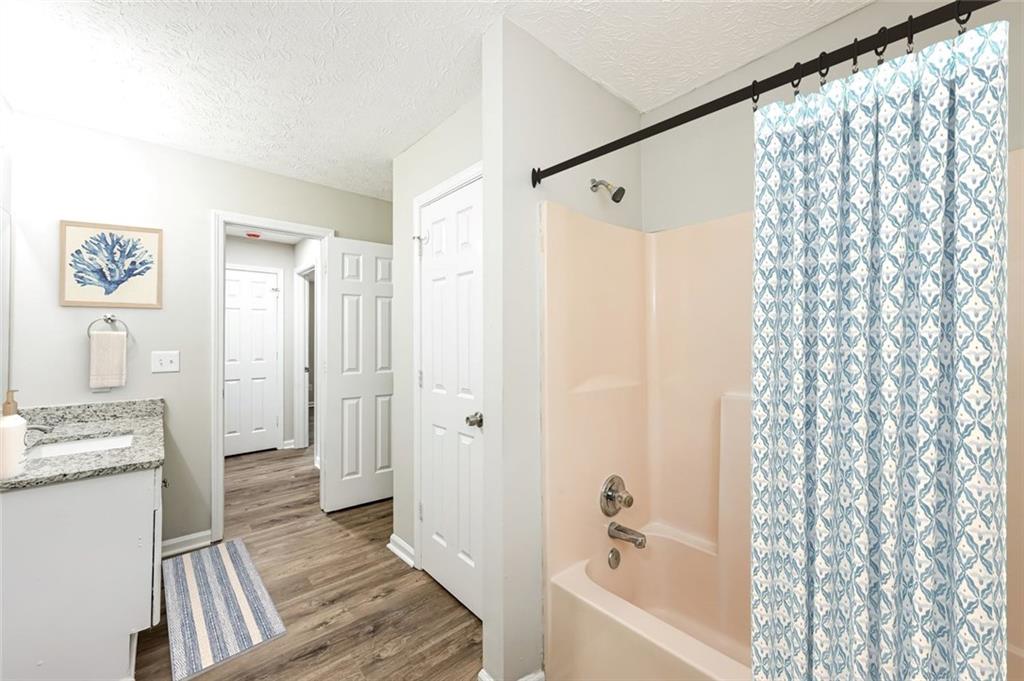 FOUR OAKS - Residential