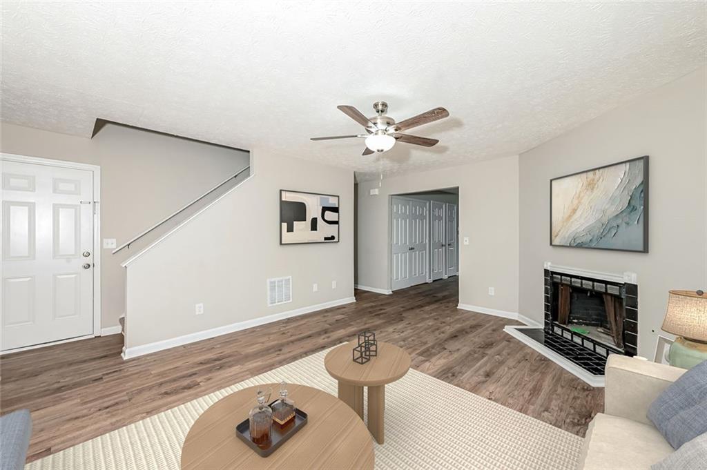 FOUR OAKS - Residential