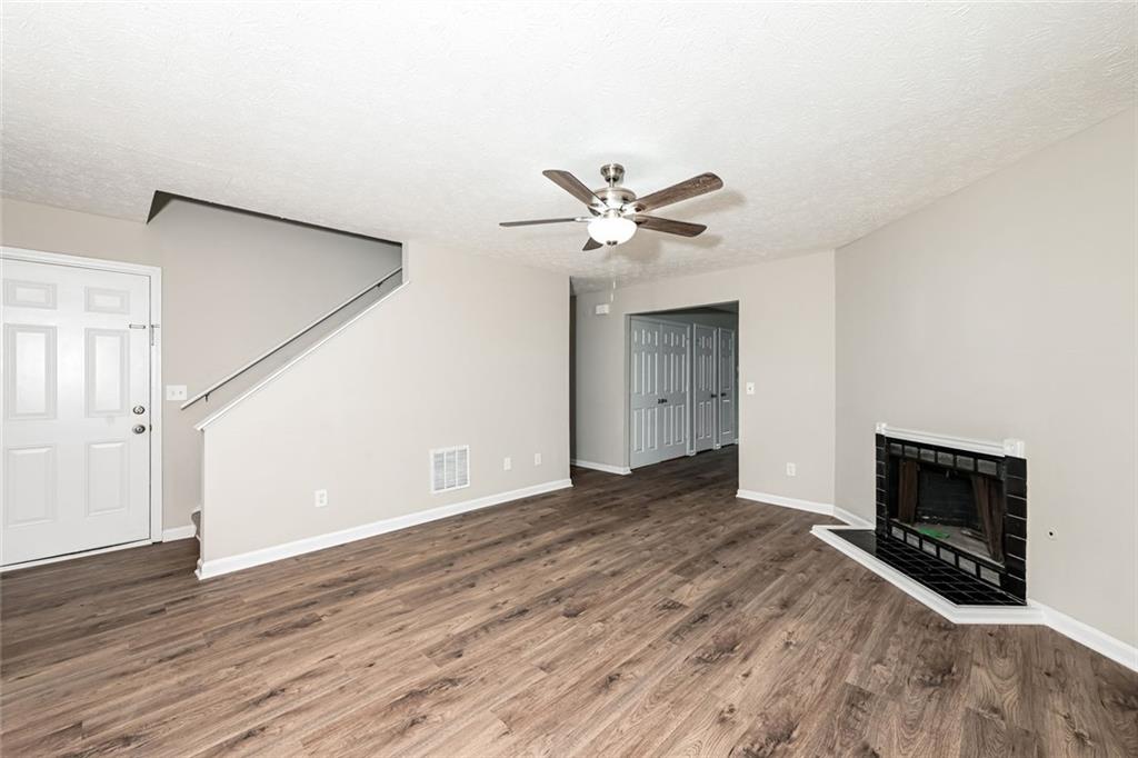 FOUR OAKS - Residential