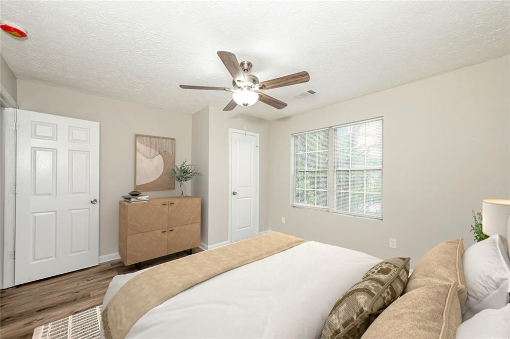 FOUR OAKS - Residential