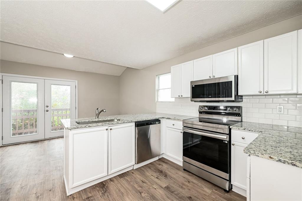 FOUR OAKS - Residential