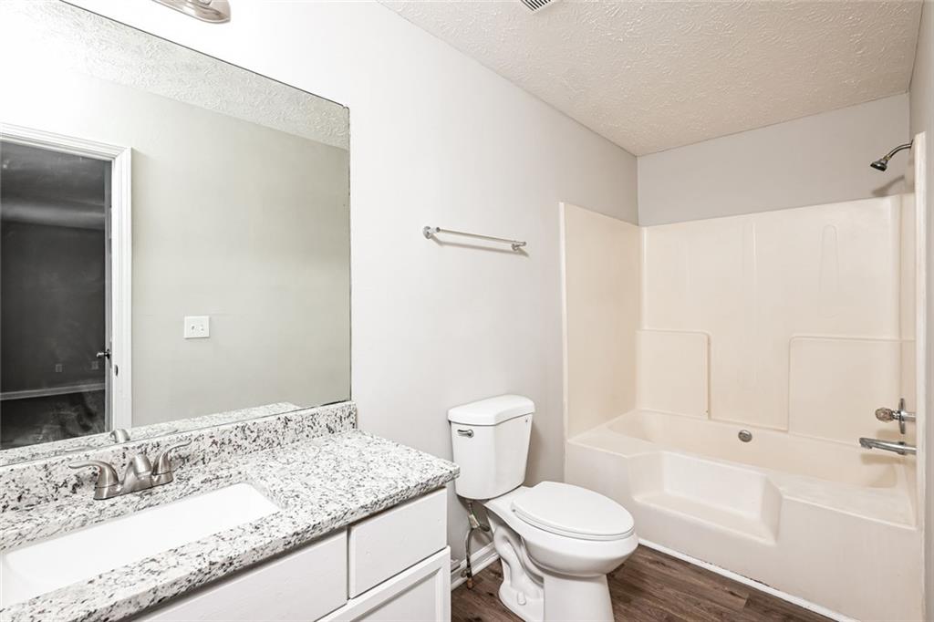 FOUR OAKS - Residential