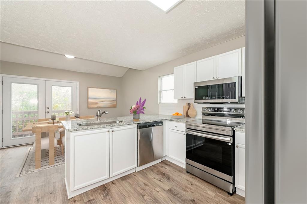 FOUR OAKS - Residential