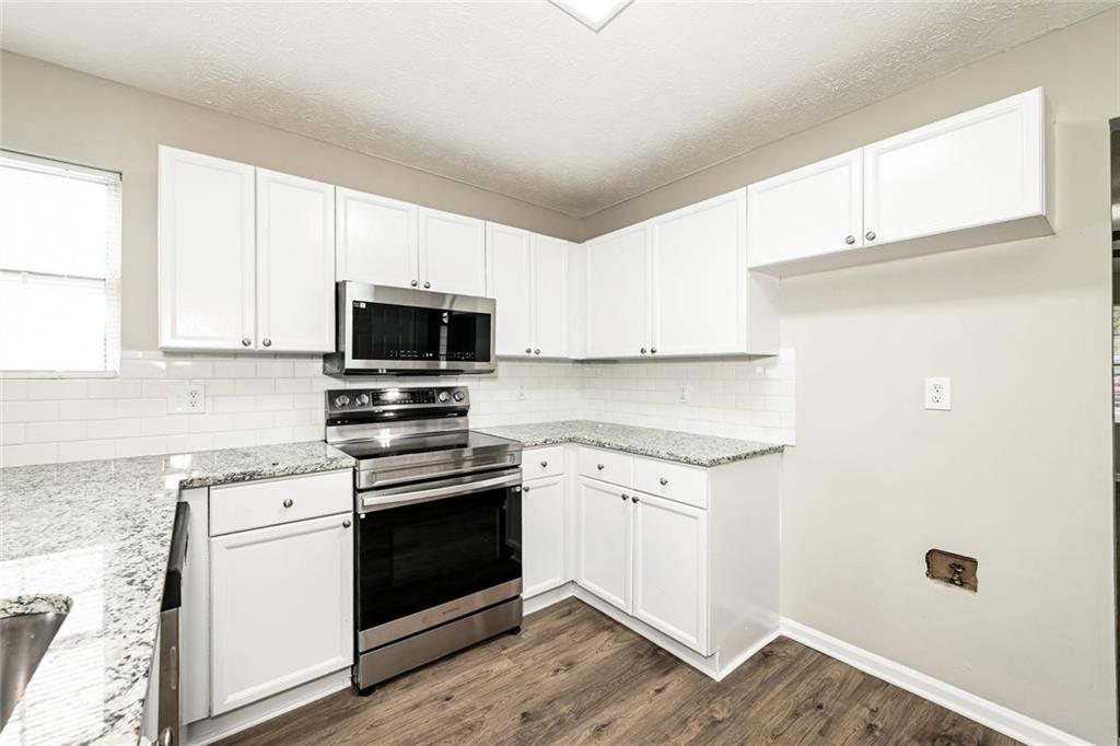 FOUR OAKS - Residential