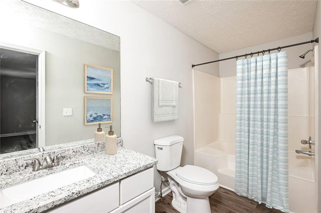 FOUR OAKS - Residential