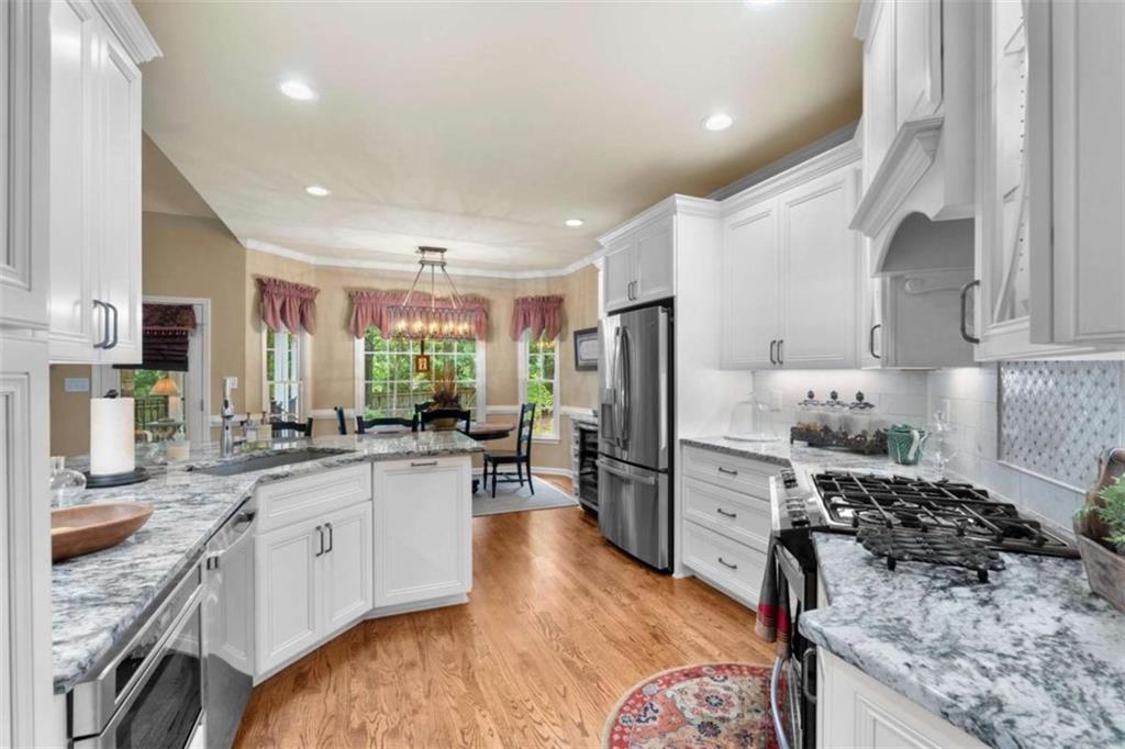 8280 Knollbrook Lane