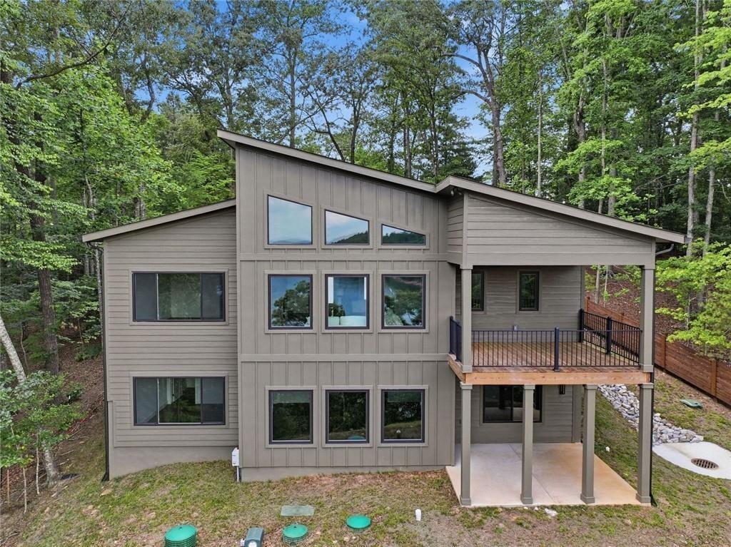 11 Falcon Drive