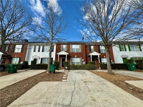 Townhouse For Sale - 2285 Strathmoor Manor Drive<br/> Lithonia, GA 30058