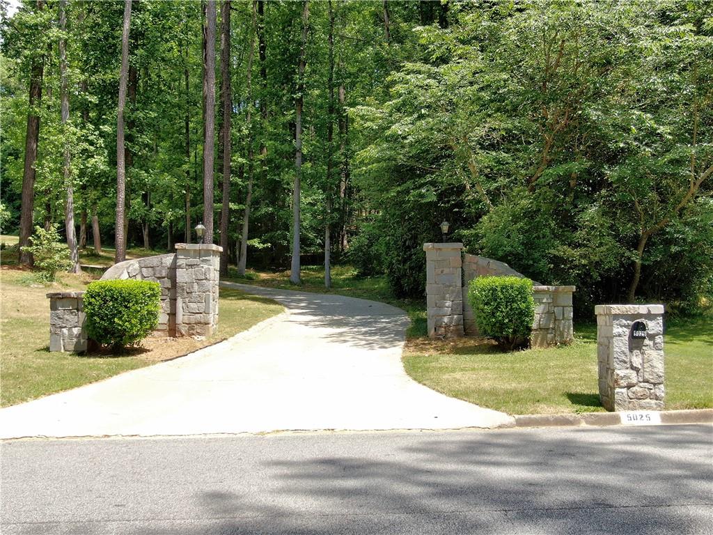 5025 Greentree Trail